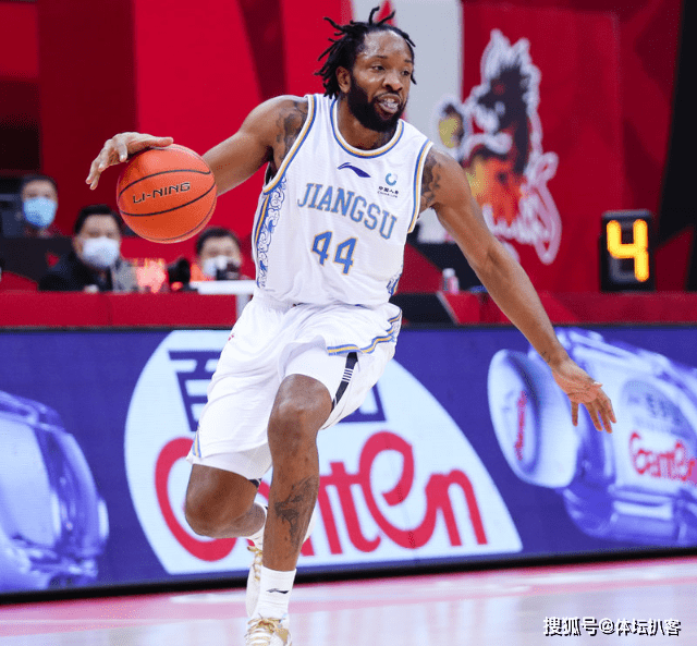 AG体育-波兰队奋勇作战，取胜欧锦赛中一战(波兰队欧洲杯)  第1张